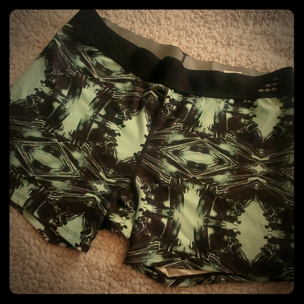 Fitted workout shorts